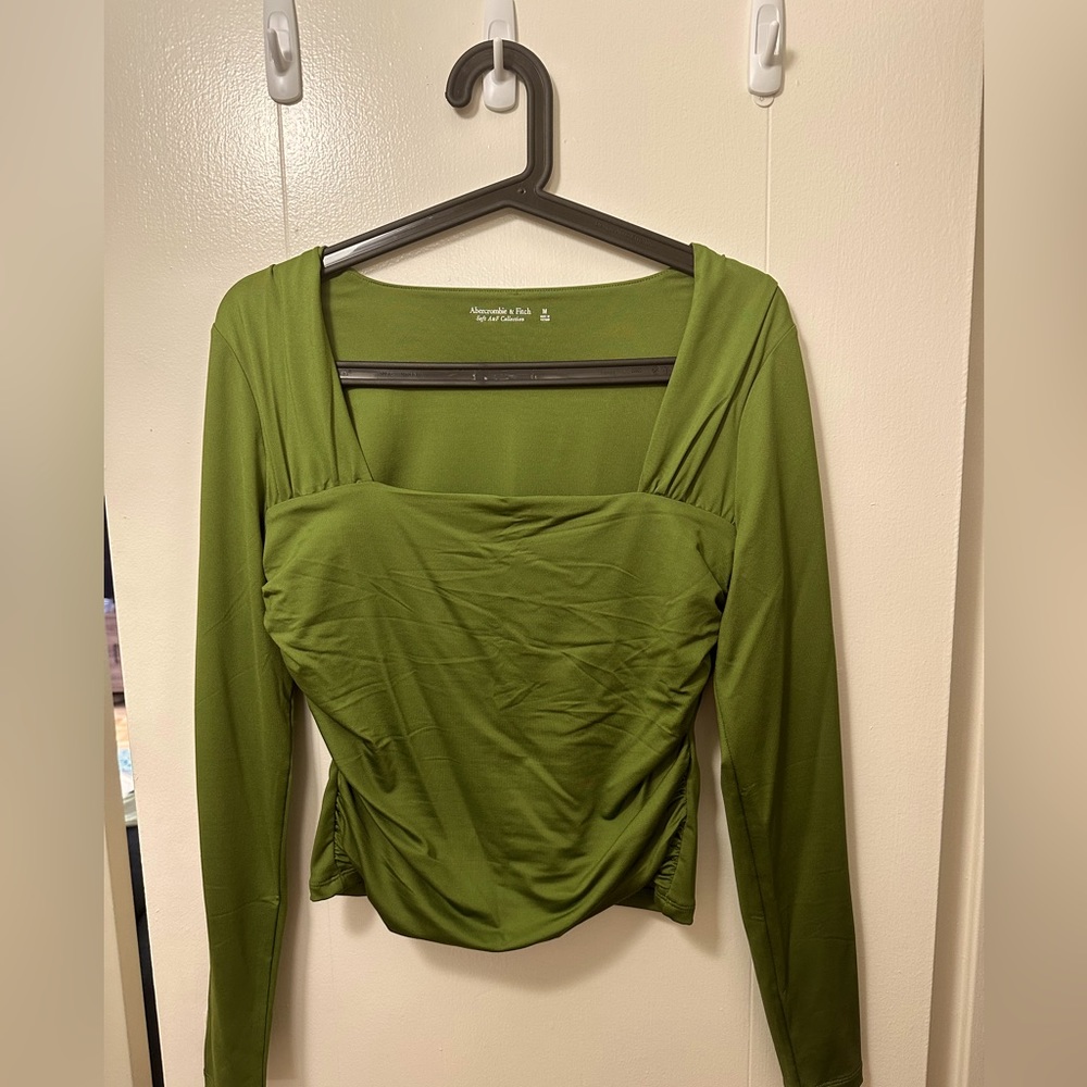Long-Sleeve Sleek Seamless Fabric Ruched Top